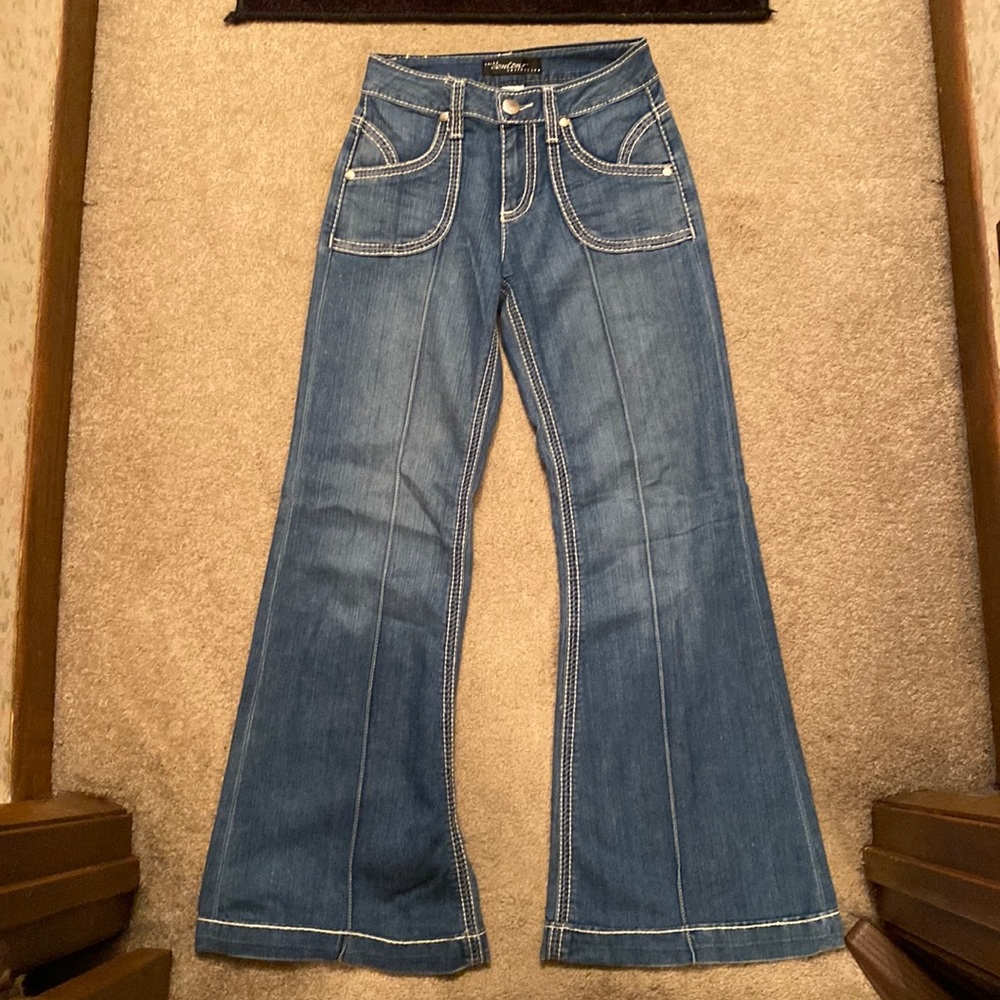 Cache Contour Collection Jean